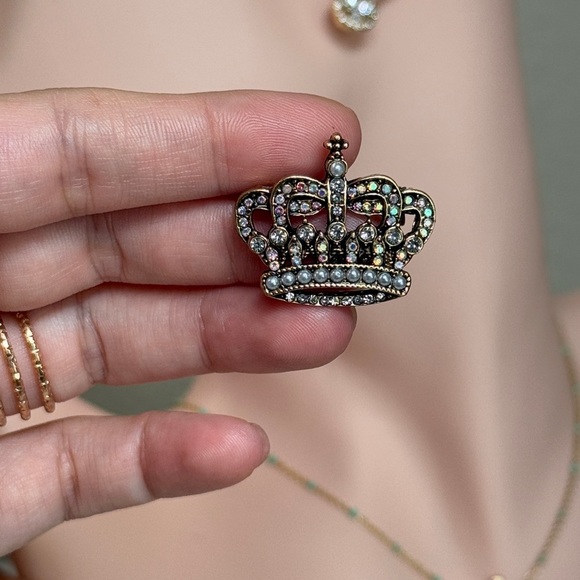 ⚜️ Silver Crown Brooch - Picture 6 of 8